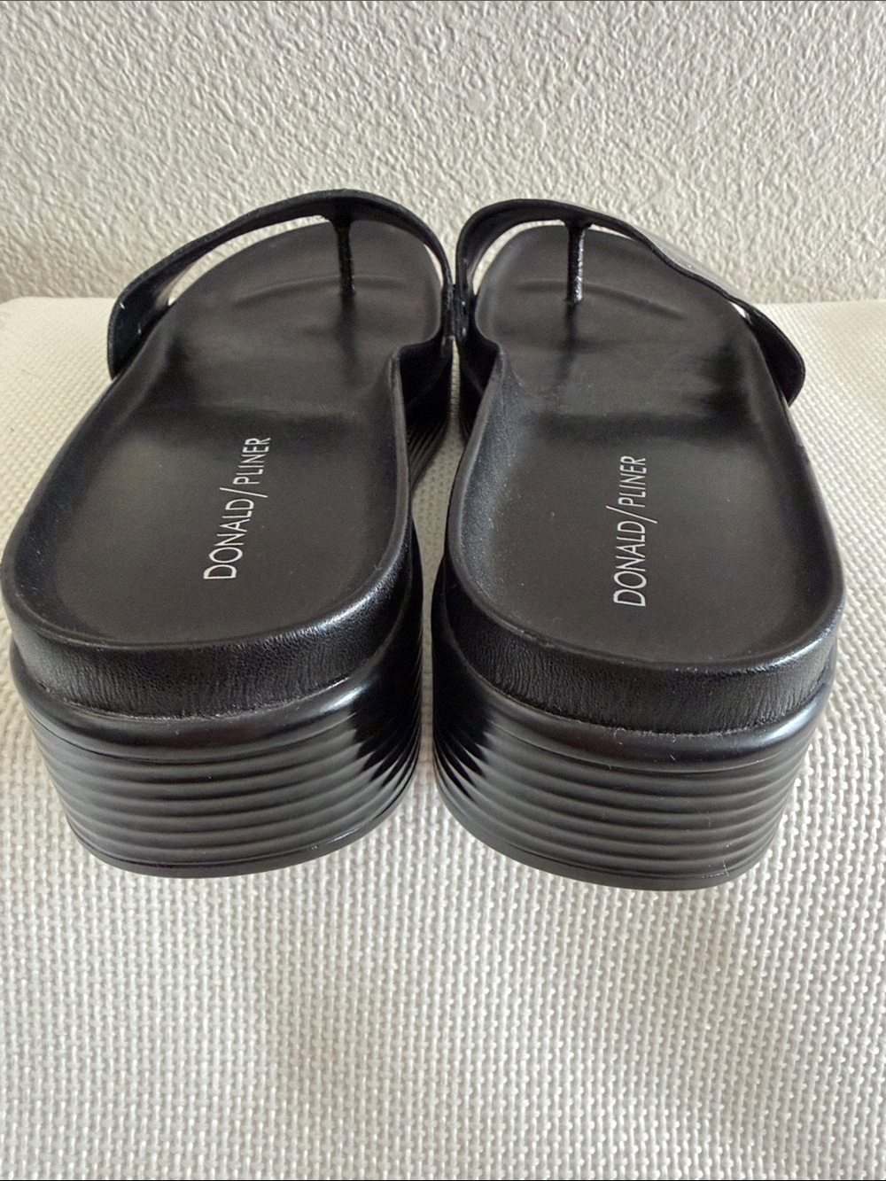 NWOT Donald J. Pliner Black Platform Slides with Metallic Silver Strap Size 9.5 - Picture 6 of 8